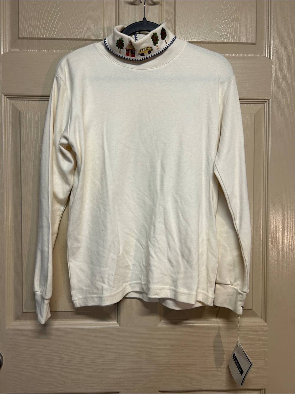 NWT Vintage Bellepointe Embroidered Schoolhouse Mock Neck Top Small